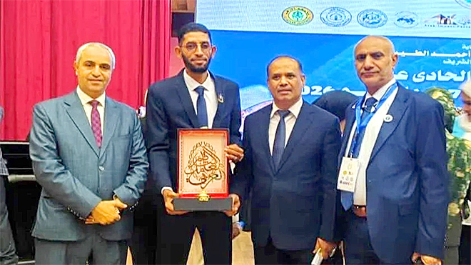 د. عمر بازغيفان أحد كوادر جامعة سيئون يتوج بجائزة أفضل باحث عربي لعام 2026